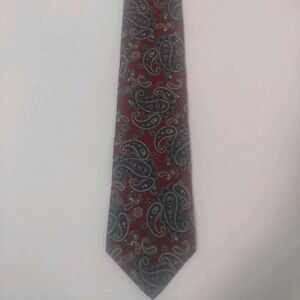 Gant Limited Edition 57" X 3.5" Red Navy Paisley 100% Silk Tie